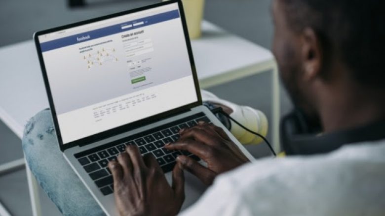 Në Zvicër azil-kërkuesve do t’u kontrollohet Facebooku