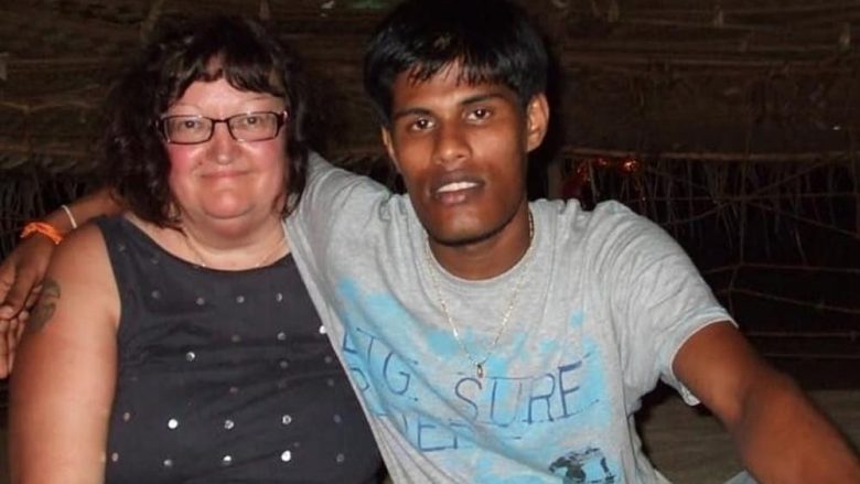 Anglezja shiti gjithçka që kishte për t’u martuar me një djalë të ri në Shri Lanka, pasi ia vranë partnerin e kuptoi se e kishte zhytur në borxhe (Foto)