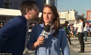 Gazetarja i jep leksion tifozit, që tenton ta puthë gjatë transmetimit live (Video)