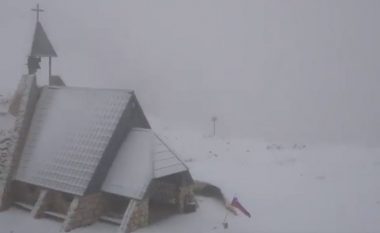 Alpet sllovene mbulohen nga bora (Video)