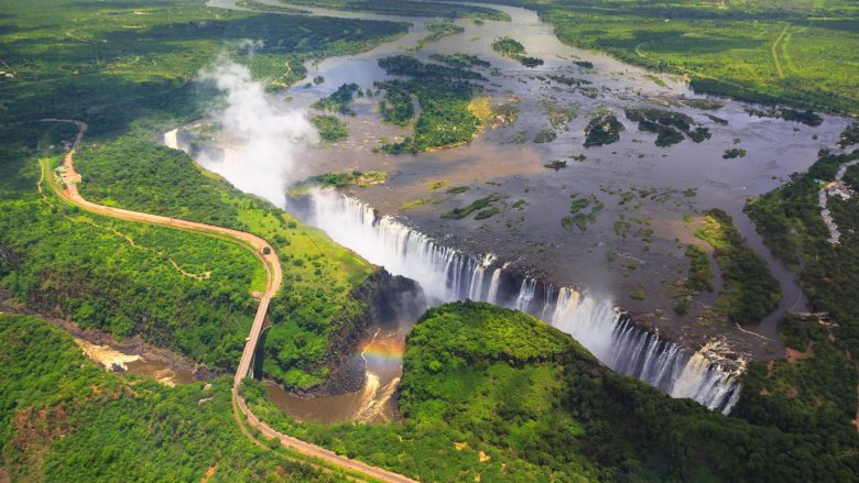 Kryeveprat e ujit: 10 ujëvara të mahnitshme nga e gjithë bota (Foto)