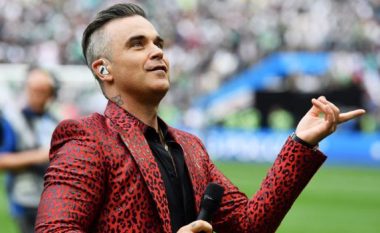 Robbie Williams zbulon arsyen pse i tregoi gishtin e mesëm kamerës gjatë ceremonisë së hapjes së Botërorit