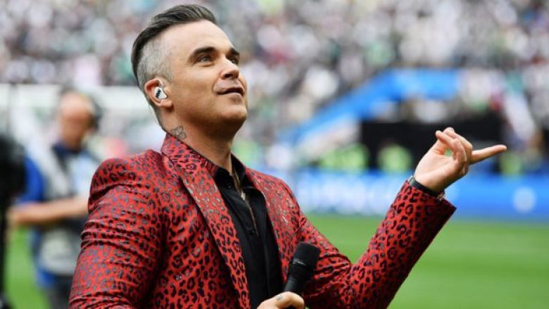 Robbie Williams zbulon arsyen pse i tregoi gishtin e mesëm kamerës gjatë ceremonisë së hapjes së Botërorit