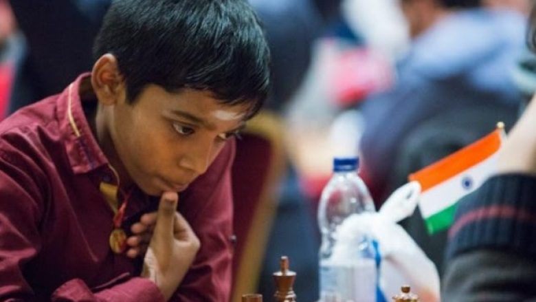 Fenomeni 12 vjeçar bëhet mjeshtër i madh i shahut