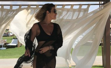 Jonida Maliqi shfaqet atraktive në pozat me bikini