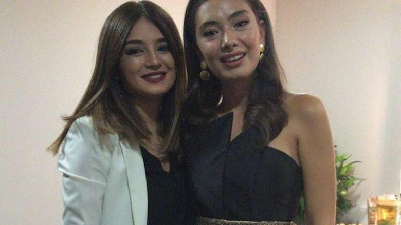 Stilistja shqiptare, Edona Sayisman flet për miqësinë me “Nihanin” e serialit “Kara Sevda”