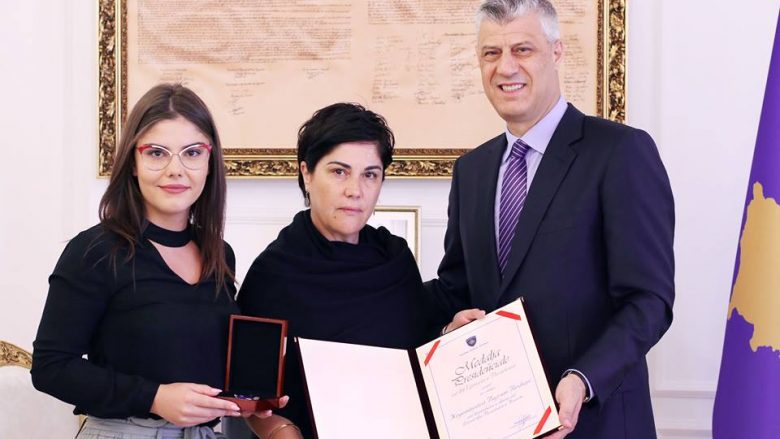 Thaçi dekoron me Medaljen Presidenciale edhe ish-kryeministrin e ndjerë Bajram Rexhepi