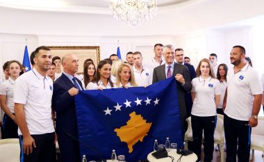 Presidenti Thaçi ia dorëzon flamurin Majlinda Kelmendit: Flamuri i Kosovës do të valojë në Tarragona të Spanjës