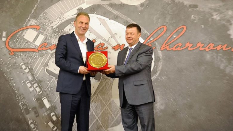 Limaj nderohet me mirënjohje nga ‘Shoqata Çamëria’ në Tiranë