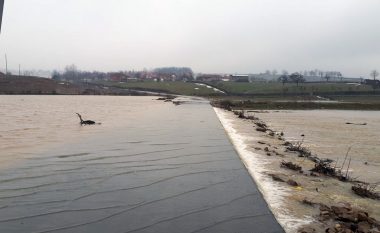 Gjatë 48 orëve të kaluara, u vërshuan shumë qytete dhe fshatra në Kosovë (Video)