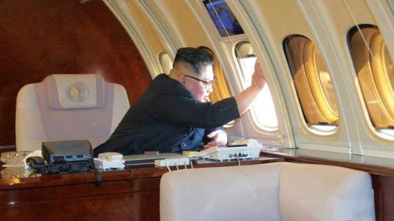 Zgjedhja e rrugëtimit më të gjatë dhe sjellja e “tualetit personal” – dy misteret e udhëtimit të Kim Jong-un në Singapor