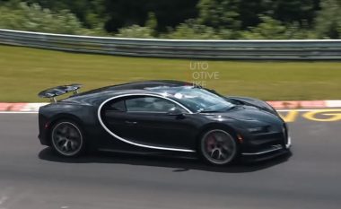 Bugatti i ka testuar dy Chiron nëpër pistën e garave (Video)