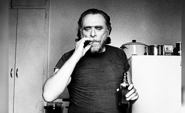 Thënie nga Charles Bukowski: “Nuk ishte dita ime. As java ime. As muaji im. As viti im. As jeta ime, dreqi e marrtë”!