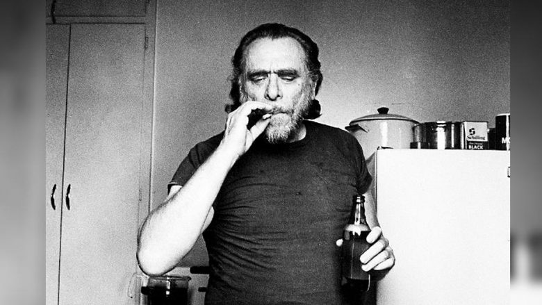 Thënie nga Charles Bukowski: “Nuk ishte dita ime. As java ime. As muaji im. As viti im. As jeta ime, dreqi e marrtë”!