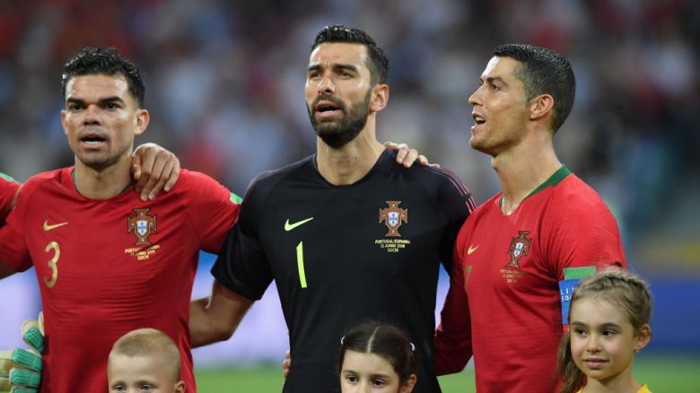 Arsyeja pse Ronaldo kishte një qëndrim ndryshe nga lojtarët tjerë gjatë intonimit të himnit kombëtar