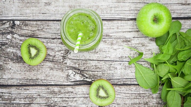 Smoothie nga mollët, kivi dhe spinaqi Telegrafi Telegrafi