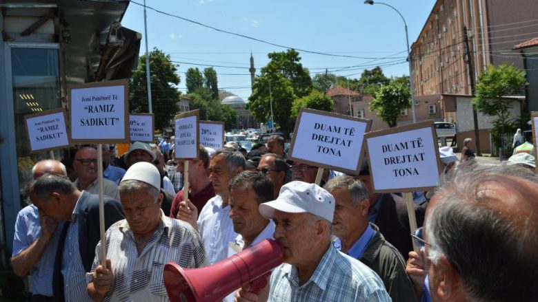 Protestojnë ish-punëtorët e “Ramiz Sadikut”