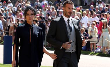 David dhe Victoria Beckham i dhurojnë për bamirësi rrobat që i veshën në martesën mbretërore