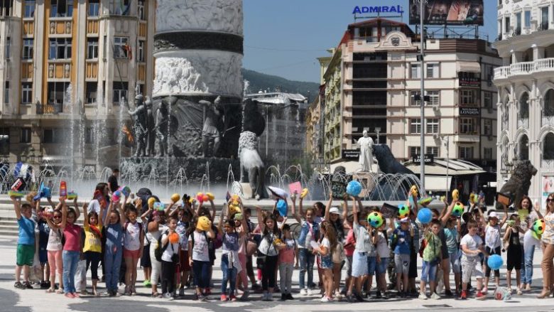 Në Shkup filloi fushata “Secilit fëmijë i duhet familje”