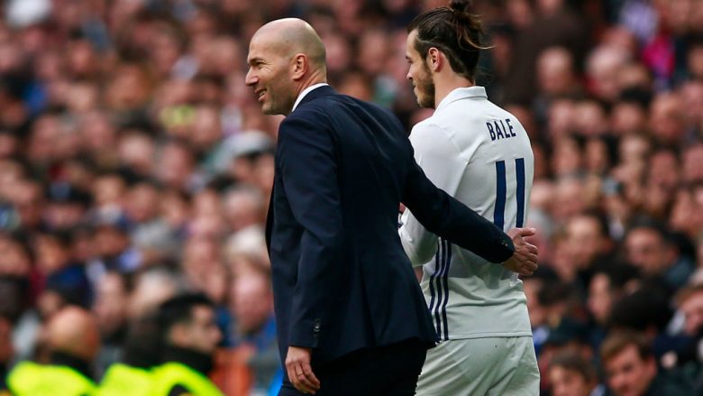 Të gjithë lojtarët e përshëndetën Zidanen pas largimit, përveç njërit – vazhdon thyerja me Gareth Balen, që e kishte shndërruar në lojtar stoli