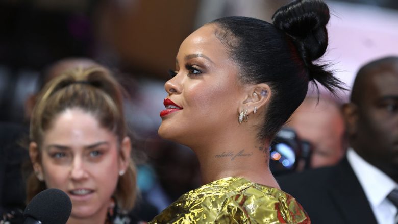 Rihanna kritikohet për veshjen në premierën e filmit “Oceans 8”