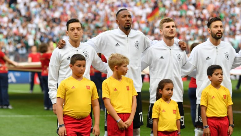 Është ndër lojtarët më të kritikuar në Gjermani, Ozil tregon arsyejen pse nuk e këndon himnin