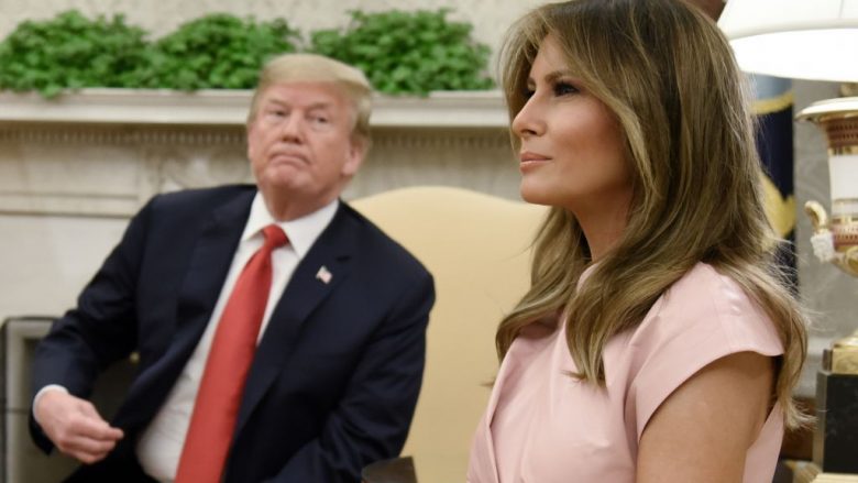 Trump: Melanie hoqi një tumor në veshkë, Mediat e përgënjeshtrojnë: Ajo ishte në spital për ndërhyrje estetike