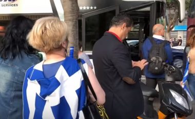 Protesta kundër marrëveshjes së emrit, grekët nisen drejt vendit të nënshkrimit (Video)