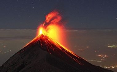Vullkani Fuego në Guatemalë, evakuohen dhjetëra persona