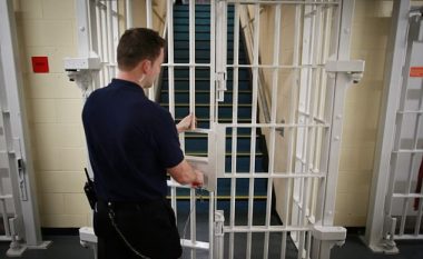 Holanda mbyll katër burgje edhe pse po importon të burgosur nga shtete tjera – derisa niveli i krimit është më i ulët se në vitet e 80-ta