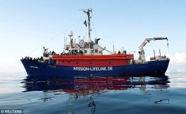 “Italinë mund ta shohin vetëm në kartolinë”: Ministria e brendshme refuzon ankorimin e anijes së shpëtimit, me 224 emigrantë në bord (Foto)