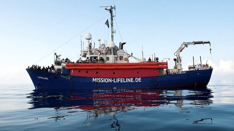 “Italinë mund ta shohin vetëm në kartolinë”: Ministria e brendshme refuzon ankorimin e anijes së shpëtimit, me 224 emigrantë në bord (Foto)