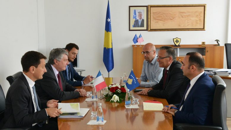 Ministri Hamza flet me ambasadorin e Francës për sfidat në fushën e financave dhe ekonomisë