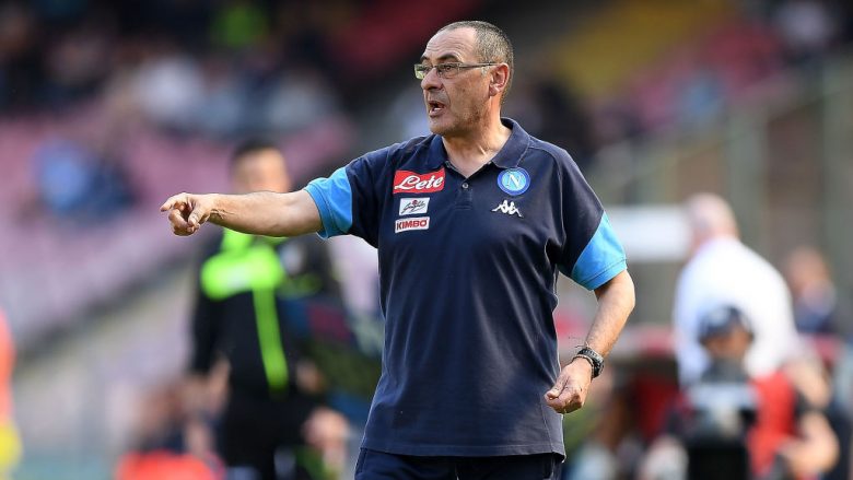 Sarri lirohet nga Napoli, gati nënshkrimi me Chelsean