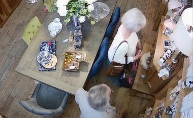 Çifti elegant dhe i thinjur vodhën qaforen në dyqan (Video)