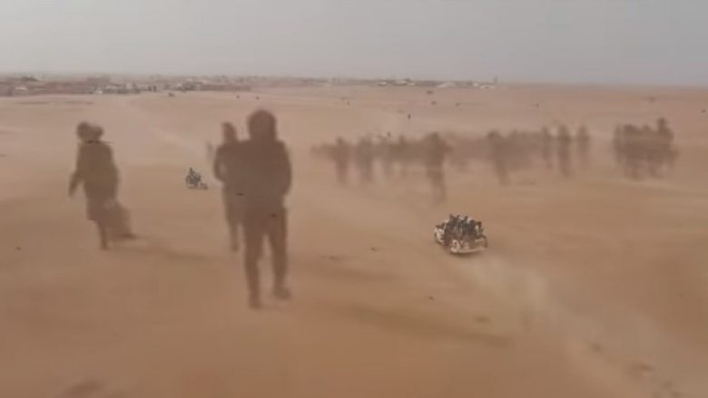 Rrëfimi prekës i një refugjateje: Djali im i sapo lindur më vdiq rrugës, e varrosa në rërën përvëluese të Saharasë (Video)