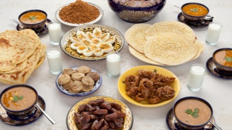 Muaji i Ramazanit: Çfarë ushqimesh duhet shmangur për iftar
