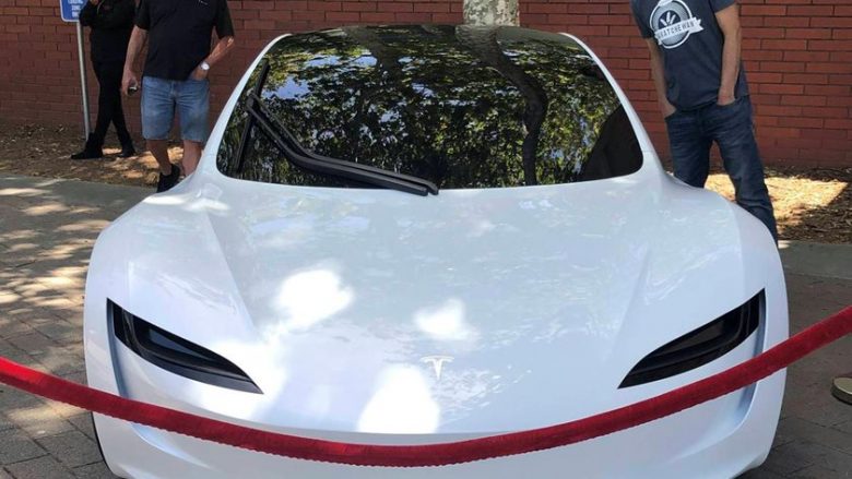 Shpejtësinë prej zero deri në 100 kilometra në orë, Tesla Roadster do ta zë për 1.9 sekonda (Foto)