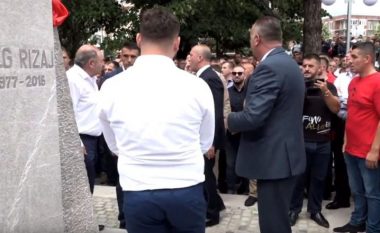 Incident në Deçan, vëllai i Beg Rizajt nuk e lejon Haradinajn të zbulojë shtatoren (Video)
