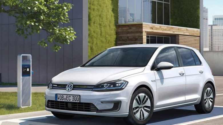 Volkswagen po investon në dyfishimin e kapacitetit të baterive të makinave elektrike (Foto)