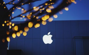 Apple afër vlerës prej 1 trilion dollarë