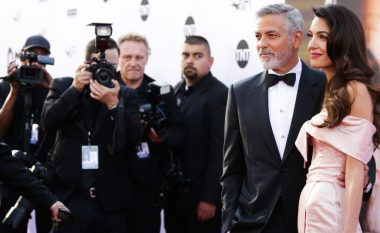 George Clooney merr çmim, Amal me dedikim emocionues: Buzëqeshja jote më bën të shkrihem