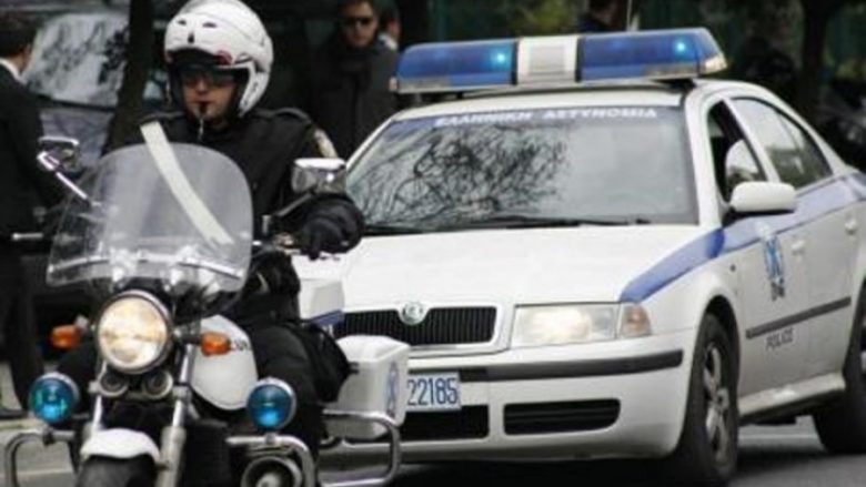 Shqiptarët dhe rusët përplasen me armë në Athinë