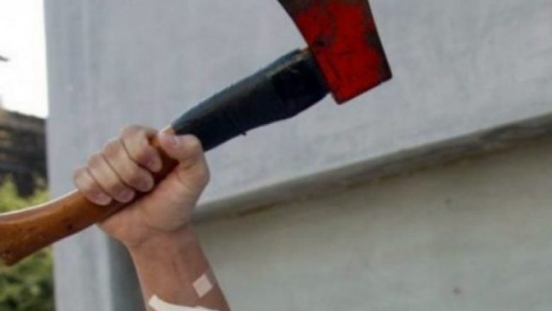 Sulmuan me thikë e sëpatë anëtarët e familjes – arrestohen tre persona në Pejë