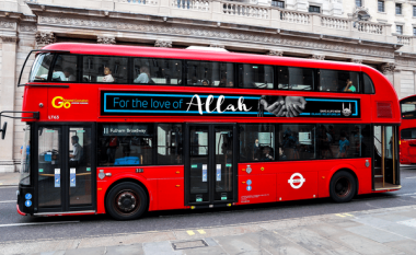 Në Londër, autobusë me mbishkrimin Allah, për muajin e Ramazanit (Foto)