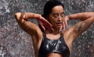 Dafina Zeqiri publikon një pjesë të klipit të ri, duket mjaft atraktive dhe ‘e nxehtë’ në bikini