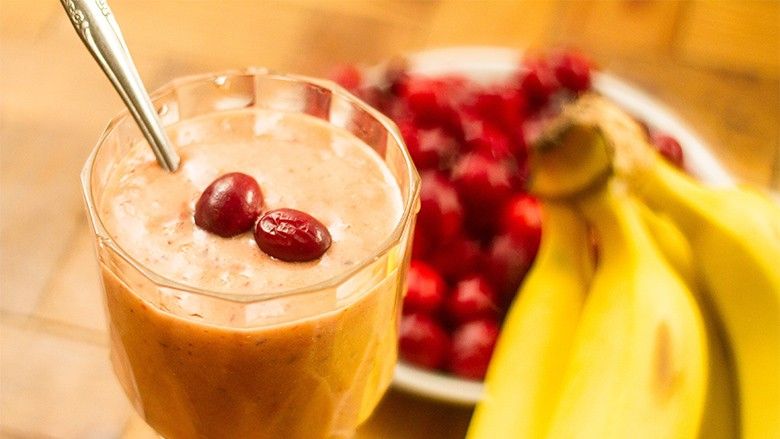 Për fillim të lehtë të ditës Smoothies me banane, belush dhe fara chia