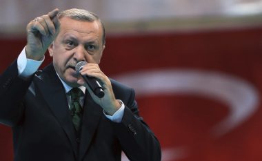 Erdogan reagon ashpër ndaj mbylljes së xhamive në Austri: Kurz po e çon botën në një kryqëzatë të re