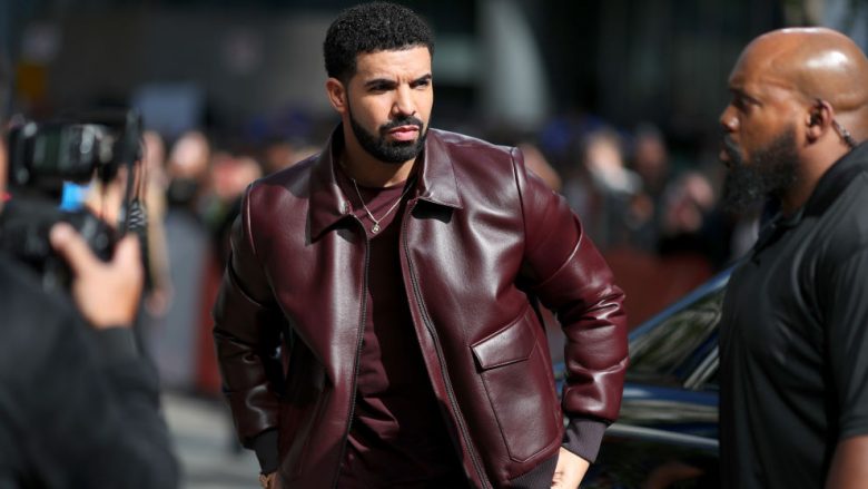 Drake e konfirmon në këngën e re se ka një djalë me aktoren e filmave për të rritur, Sophie Brussaux