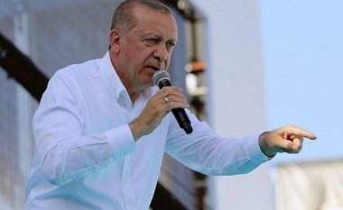 Erdogan reagon ndaj vendimit të Austrisë për mbylljen e xhamive